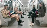 عاشقانه یک سرباز با یک شاخه گل رز در متروی تهران